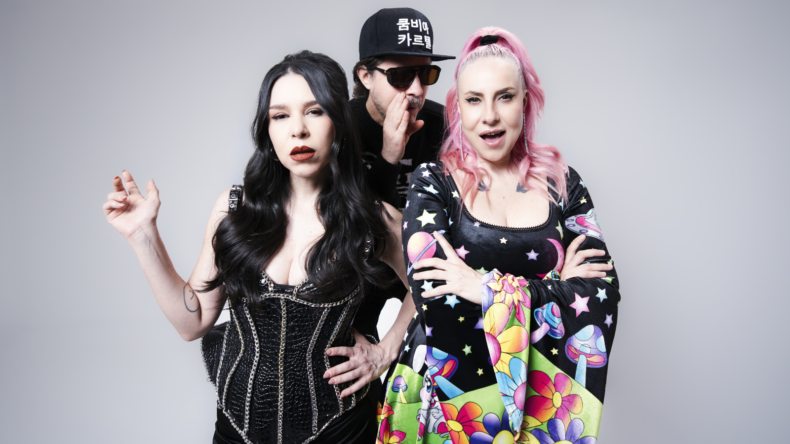 Still from the video of "Pobre Estúpida (Amigas y Rivales Mix)" by Maria Daniela y su Sonido Lasser and Denisse Guerrero