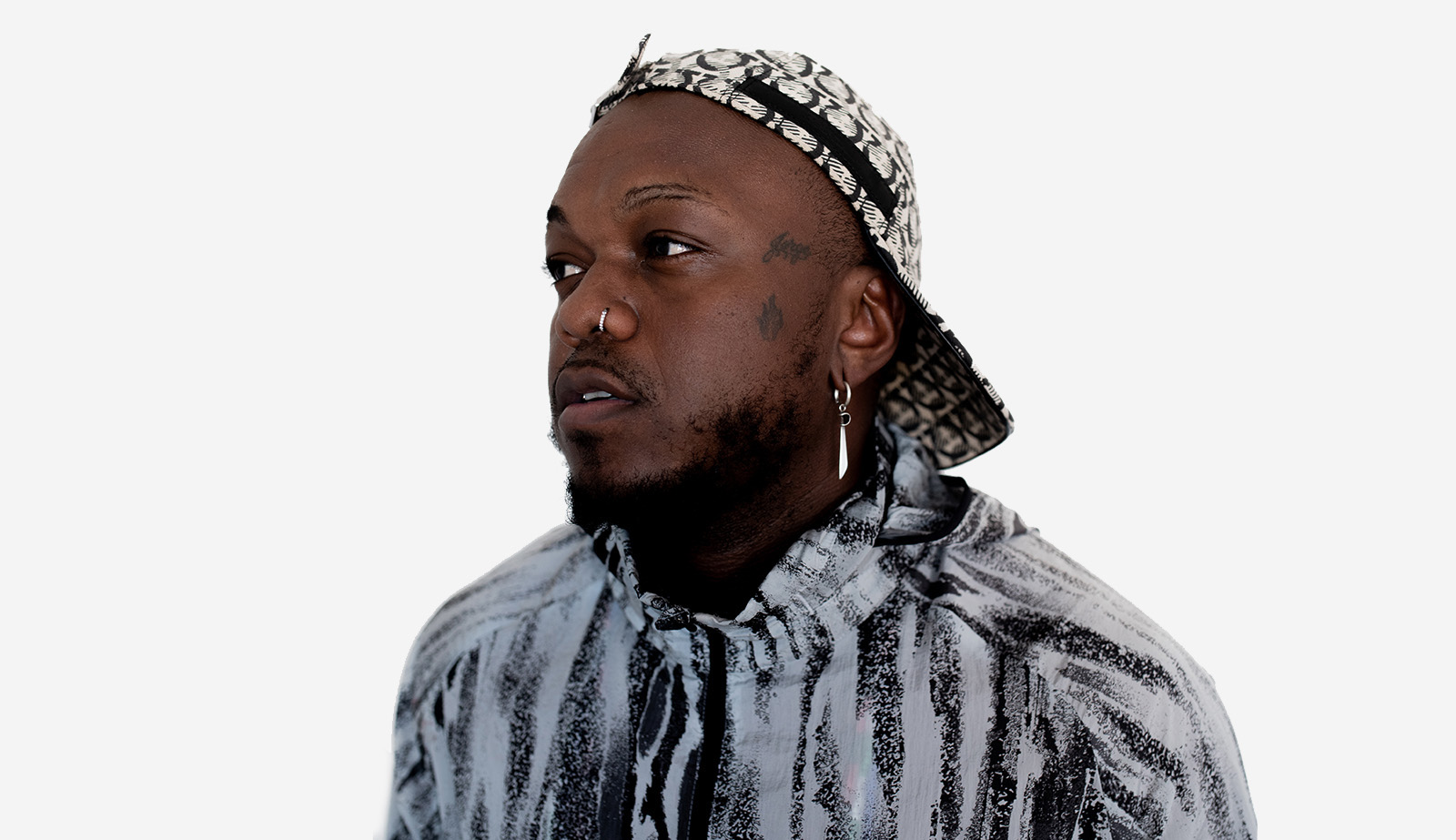 Djonga in the “João e Maria” music video released on Djonga Day