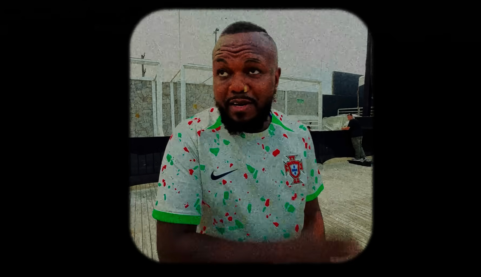 Djonga in the “João e Maria” music video released on Djonga Day