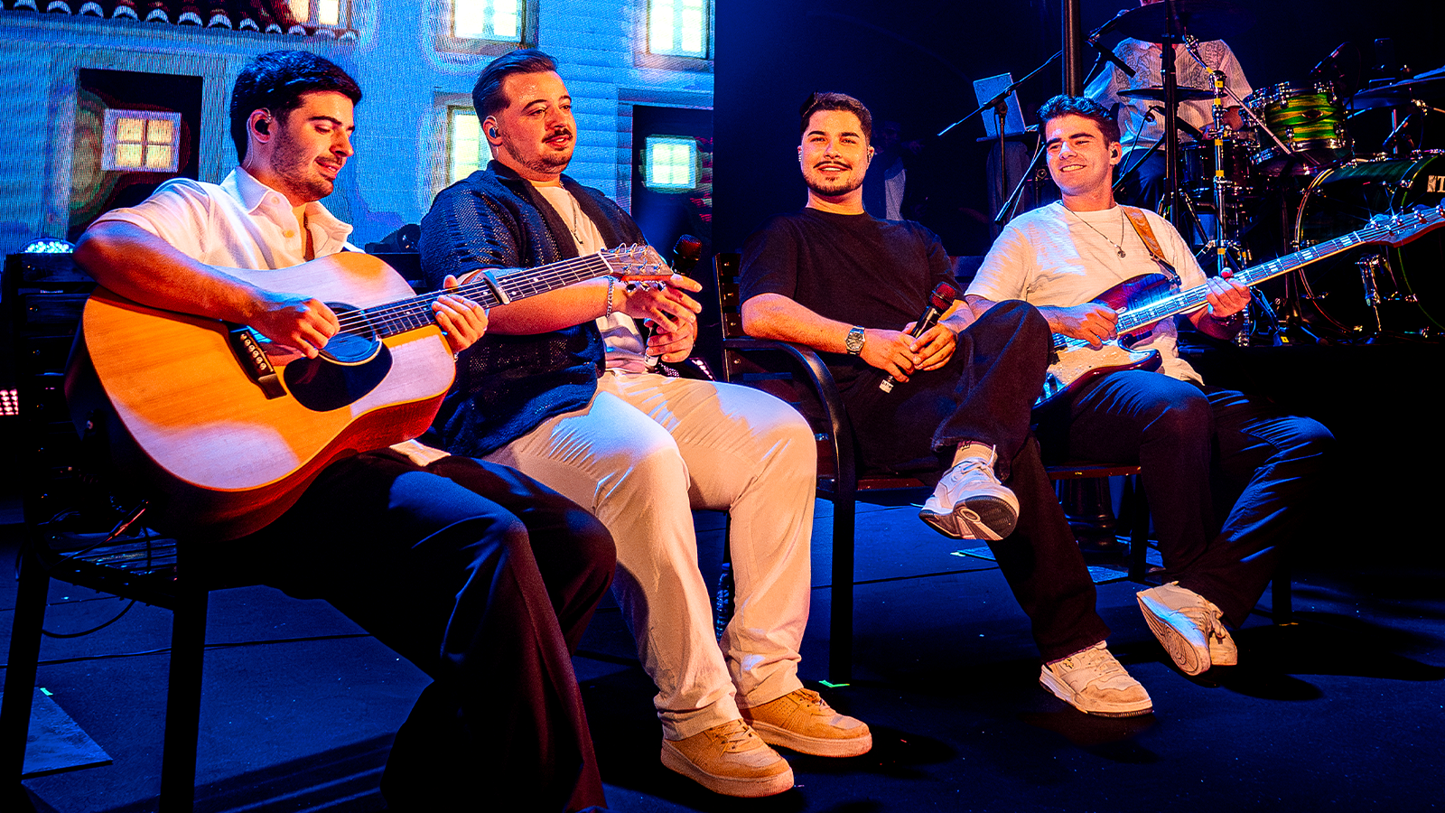 Os Vizinhos reach the top mixing musical tradition and sophisticated community development strategies